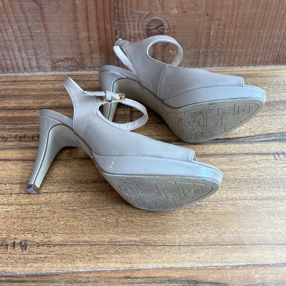 Tan coloured ladies Unisa high heeled shoes in beautiful shape. - Picture 3 of 7